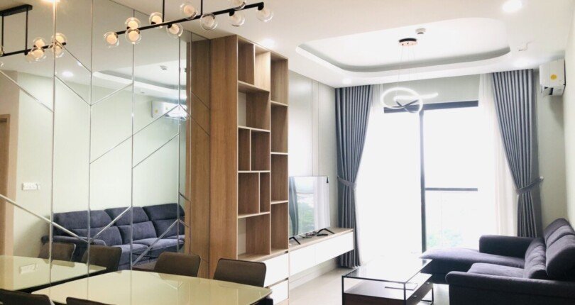 khong gian phong khach can ho 810x430 - Giá mua bán căn hộ 2 phòng ngủ Chung cư Hưng Phúc Premier T2/2024