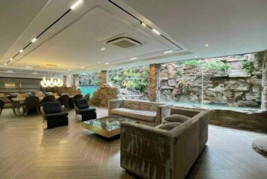 khong-gian-phong-khach-rong-rai