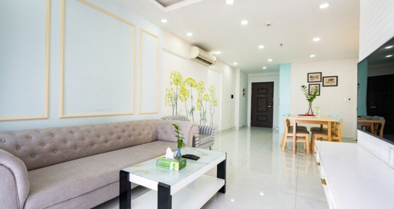 phong khach can ho ban 1 810x430 - Cho thuê căn hộ 77m2, chung cư Scenic Valley 1, tầng cao, căn góc, giá 19tr/tháng, nhà đẹp.