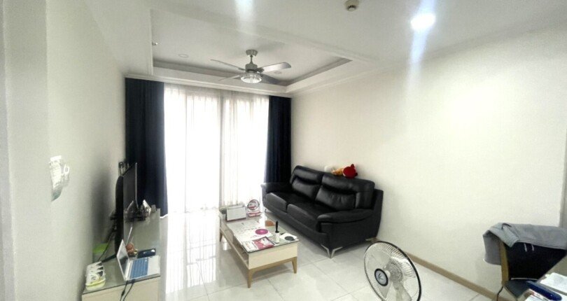 phong khach can ho ban 12 810x430 - Giá mua bán căn hộ 3 phòng ngủ Block D Chung cư Scenic Valley 1 T3/2024