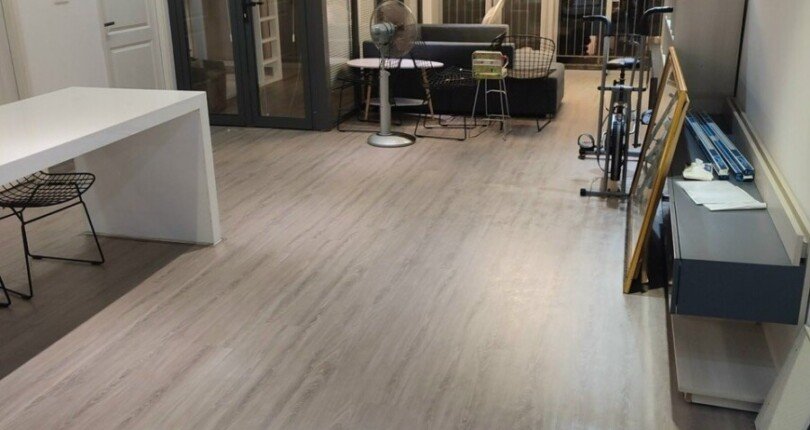 phong khach can ho ban 14 810x430 - Bán căn hộ chung cư Scenic Valley 1, tầng cao, 110m2, giá 6.4 tỷ, nhà đang có hdt 31tr/tháng.