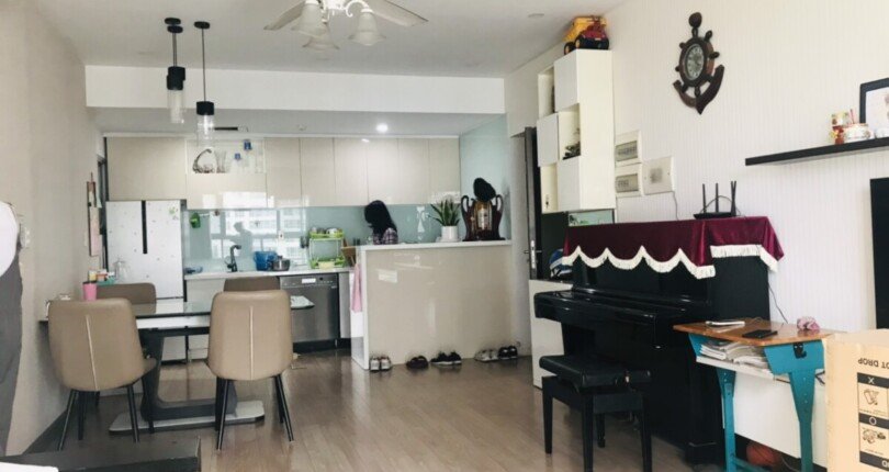 phong khach can ho ban 8 810x430 - Giá mua bán căn hộ 3 phòng ngủ Block I Chung cư Happy Valley Quận 7 T3/2024
