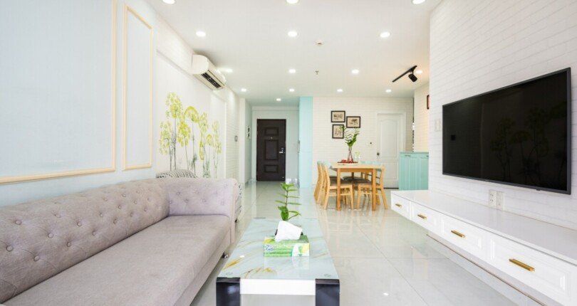 phong khach can ho can ban 2 810x430 - Bán căn hộ chung cư Scenic Valley 1, 77m2, 02pn, 02wc, nhà đẹp, giá 4.4 tỷ, nhà có hợp đồng thuê ổn định.