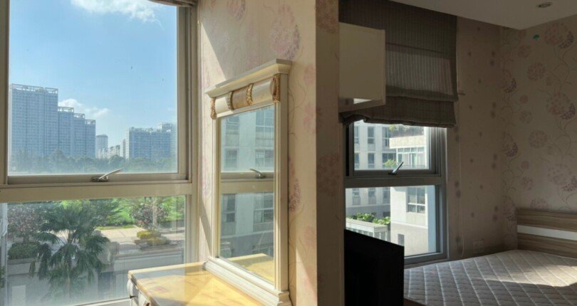 phong ngu lon 2 810x430 - Giá mua bán căn hộ 2 phòng ngủ block M Chung cư Star Hill Quận 7 T3/2024