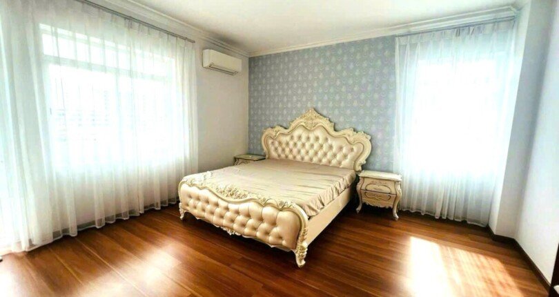 phong ngu nhieu anh sang 810x430 - Giá mua bán căn hộ Penthouse D2-2 Chung cư Mỹ Tú 1 Quận 7 T3/2024