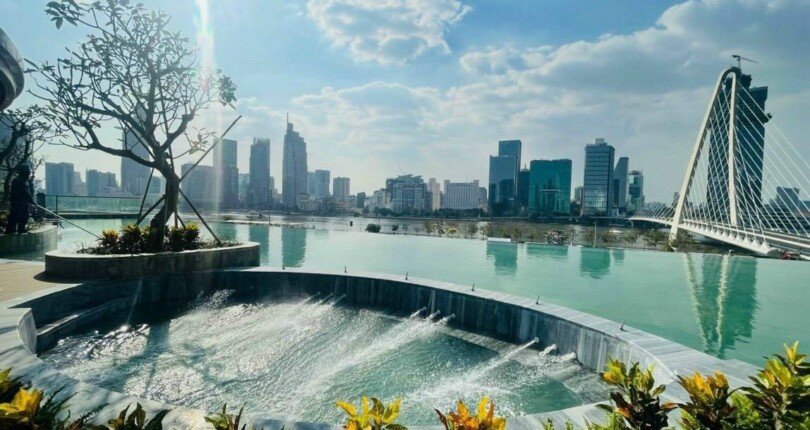 song sai gon nhin tu the metropole thu thiem 810x430 - Giá mua bán 2 phòng ngủ căn hộ Tháp Opera chung cư The Metropole Thủ Thiêm T2/2024
