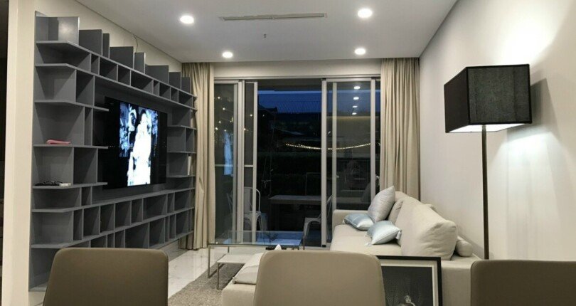 toan canh phong khach can ho ban 810x430 - Bán Shop House chung cư Scenic Valley 1, diện tích 136m2, giá 8.190 tỷ, nội thất đầy đủ.