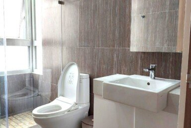 toilet-day-du-trang-thiet-bi