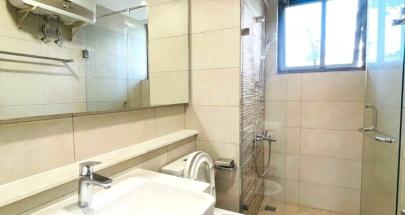 toilet phong ngu master 1 810x430 - Duy nhất bán căn hộ Riverpark Premier cùng sàn hồ bơi, căn góc view sông giá 12,5 tỷ