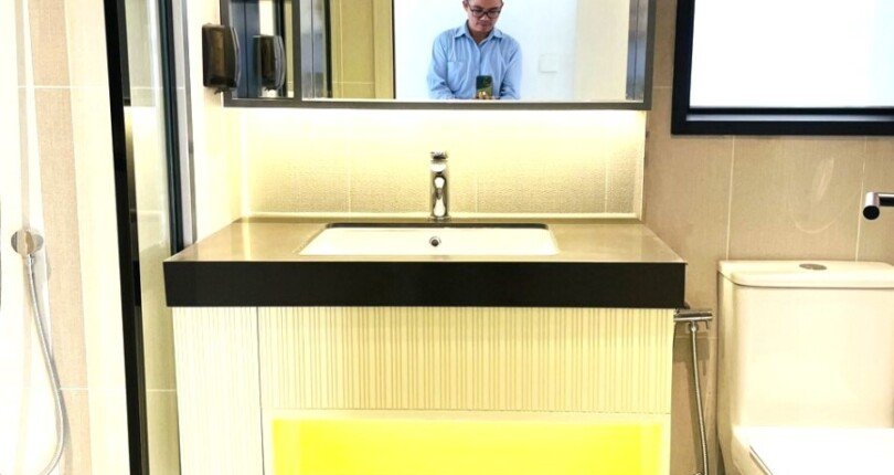 toilet trong can ho ban 4 810x430 - Giá mua bán căn hộ 2 phòng ngủ Block A Chung cư Cardinal Court T3/2024