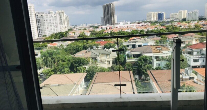 view ban cong can ho ban 810x430 - Giá mua bán căn hộ 3 phòng ngủ block A chung cư Riverside Residence T3/2024
