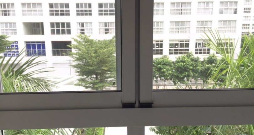 view phong khach can ho 810x430 - Bán gấp căn hộ E2 Happy Valley 115m2 view hồ bơi, nhà đẹp giá 5,5 tỷ