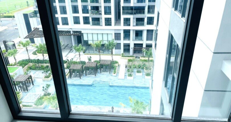 view phong khach can ho ban 810x430 - Giá mua bán căn hộ 2 phòng ngủ Block A Chung cư Cardinal Court T3/2024