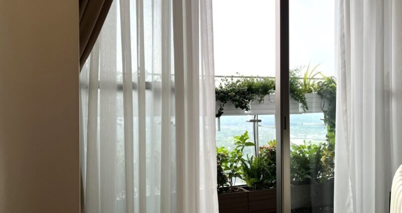 ban cong can ho 810x430 - Giá mua bán căn hộ 3 phòng ngủ Chung cư The Horizon Phú Mỹ Hưng Quận 7 T3/2024