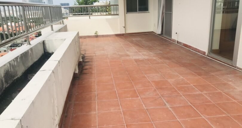 ban cong can ho park view ban 810x430 - Giá mua bán căn hộ Penthouse block A Chung cư Park view Phú Mỹ Hưng Quận 7 T4/2024