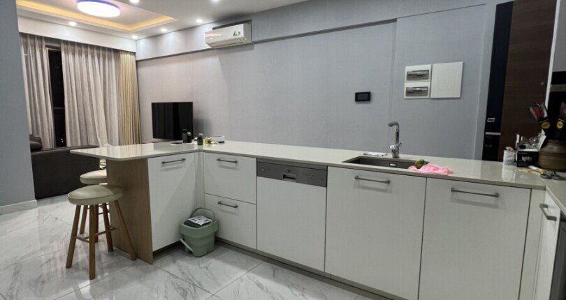 bep can ho ban 10 810x430 - Bán căn hộ chung cư Midtown The Grande, 89m2, giá 6.2 tỷ, nội thất đầy đủ, xem nhà dễ.