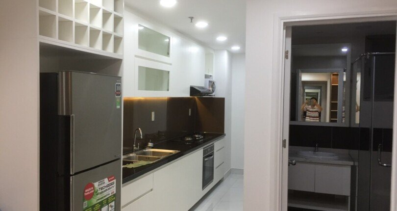 bep can ho ban 810x430 - Bán căn hộ chung cư Hưng Phúc 1, 78m2, giá 4.650 tỷ, nội thất đầy đủ + 01 ô đậu xe ô tô.