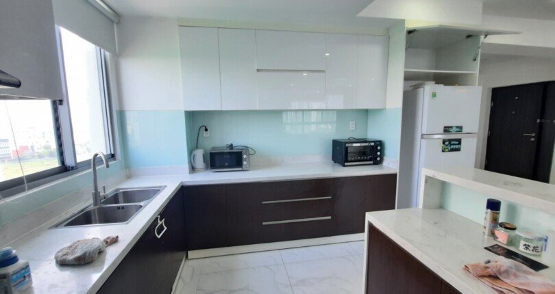 bep can ho cho thue 1 810x430 - Cho thuê căn hộ chung cư Green Valley , 128m2, 03pn, giá 1.300usd/tháng, xem nhà dễ.