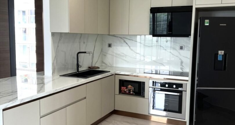 bep rong rai 2 810x430 - Giá mua bán căn hộ 3 phòng ngủ view sông Chung cư Midtown Phú Mỹ Hưng T3/2024