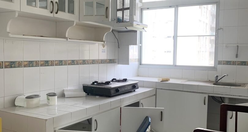 bep trong can ho 3 810x430 - Giá mua bán căn hộ 3 phòng ngủ Block D có thang máy Chung cư Mỹ Phước Quận 7 T3/2024