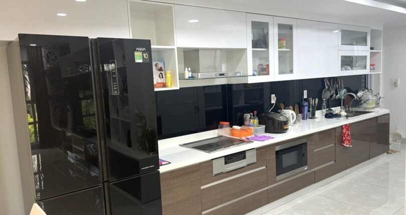 bep trong can ho 810x430 - Bán gấp căn hộ Happy Valley Block C view hồ bơi, 103m2, giá 5,6 tỷ nhà đẹp