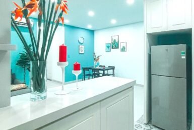 bep-va-nhin-ra-ban-an