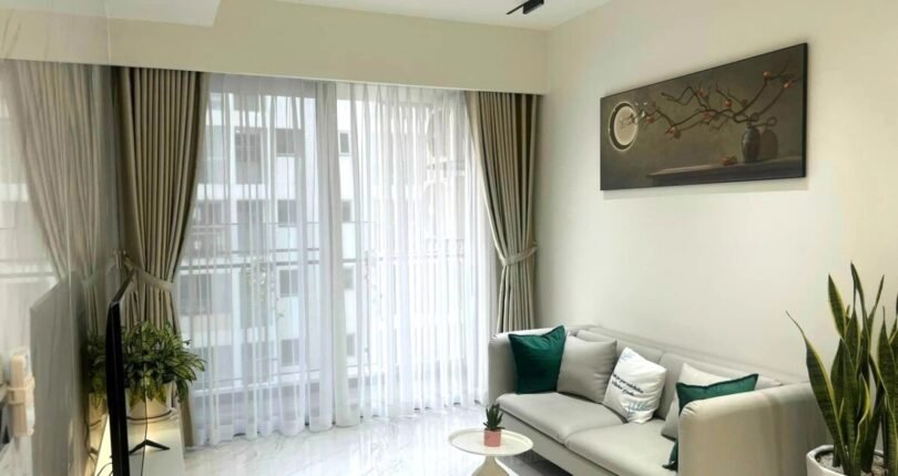 can canh phong khach can ho ban 810x430 - Giá mua bán căn hộ 1 phòng ngủ Chung cư Midtown Phú Mỹ Hưng m6 T3/2024