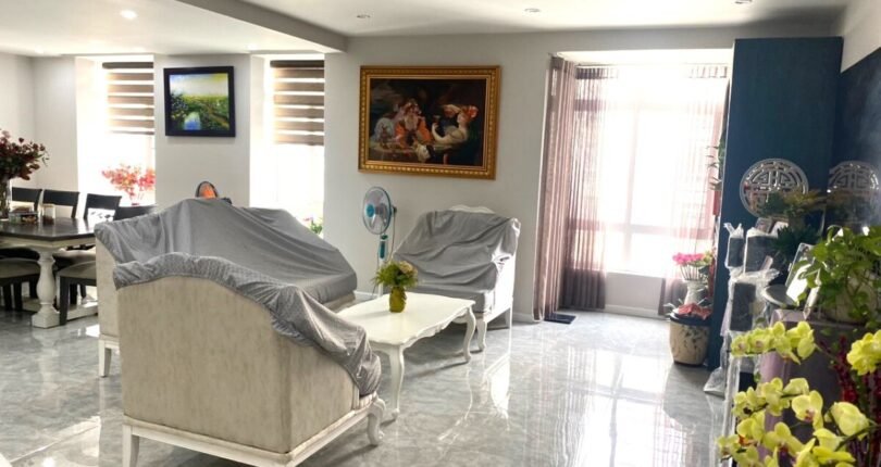 can canh trang thiet bi phong khach cao cap 810x430 - Giá mua bán căn hộ Penthouse Block 8a Chung cư Sky Garden 3 Quận 7 T3/2024