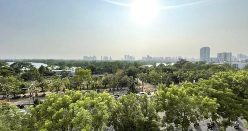 can ho nhin xuong duong nguyen luong bang 810x430 - Giá mua bán căn hộ 3 phòng ngủ block B Chung cư Green View Quận 7 T4/2024