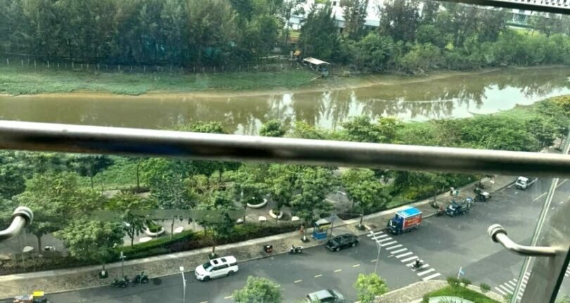 can ho view song va ho boi 810x430 - Giá mua bán căn hộ 3 phòng ngủ Chung cư The Signature m7 T3/2024