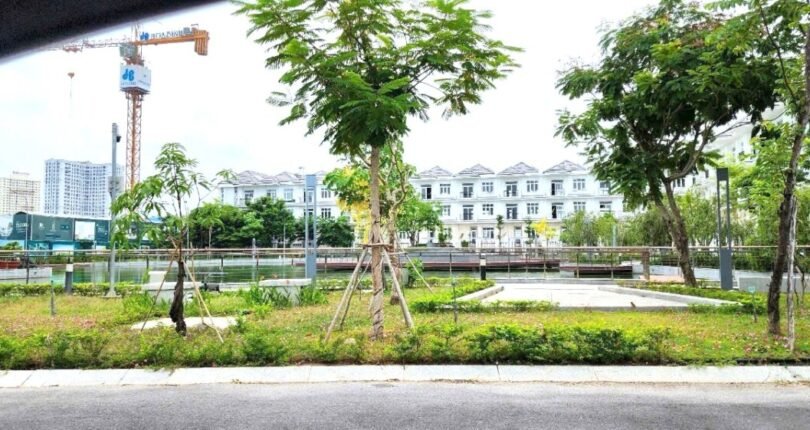 cong vien noi khu hung loc phat 810x430 - Giá mua bán nhà biệt thự liền kề Khu dân cư Green Star Hưng Lộc Phát Quận 7 T3/2024