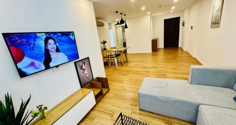 hinh anh phong khach can ho ban 810x430 - Bán căn hộ 77m2, chung cư Scenic Valley 1, giá 4.4 tỷ, nội thất đầy đủ, nhà đang có hợp đồng thuê.