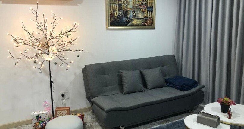 hinh anh phong khach can ho can ban 2 810x430 - Bán căn hộ chung cư Hưng Phúc, 97m2, 03pn, giá 5.5 tỷ, nhà có hợp đồng thuê ổn định.