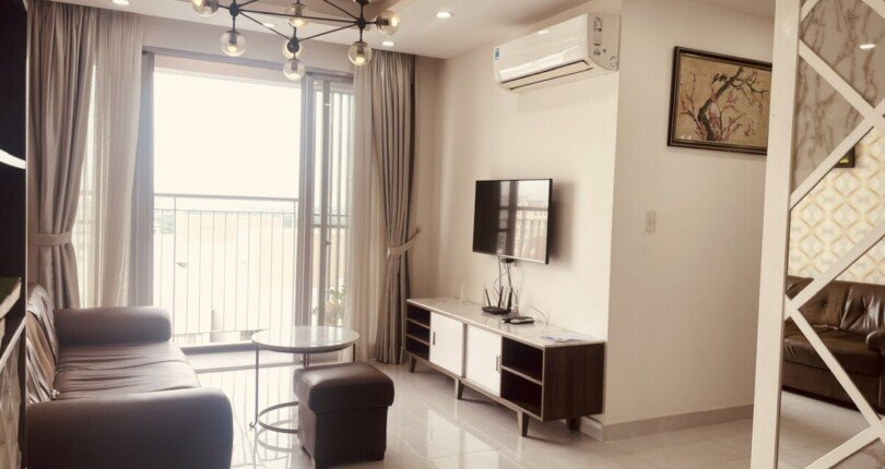 hinh anh phong khach can ho can ban 3 810x430 - Bán căn hộ chung cư Scenic Valley 1, 80m2, giá 4.8 tỷ, nội thất đầy đủ, nhà có hợp đồng thuê.