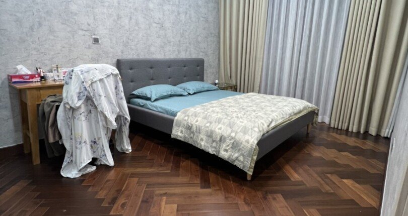 hinh anh phong ngu can ho ban 8 810x430 - Bán căn hộ chung cư Midtown The Grande, 89m2, giá 6.2 tỷ, nội thất đầy đủ, xem nhà dễ.