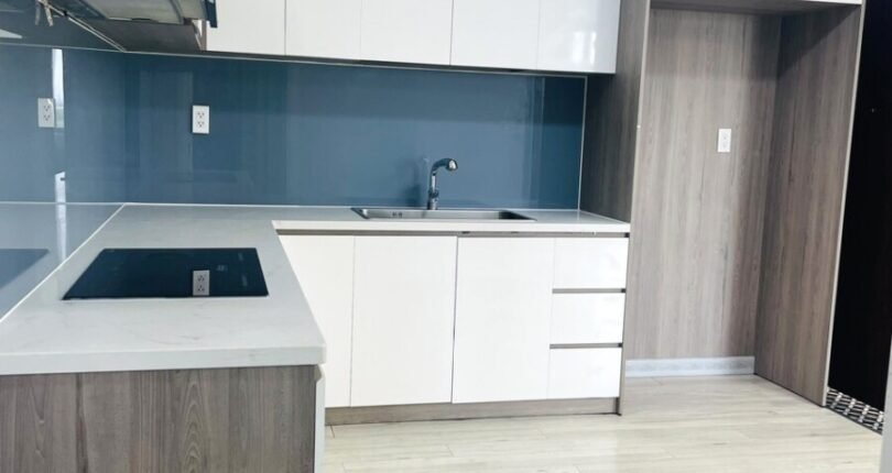 khong gian bep rong rai 5 810x430 - Chủ gửi bán gấp căn hộ 3 phòng ngủ view biệt thự có ô xe Chung cư Hưng Phúc Happy Residence