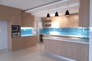 khong-gian-bep-rong-rai