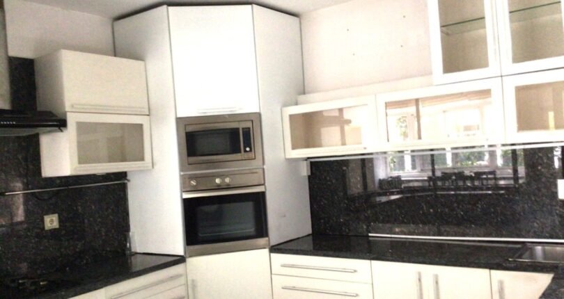 khong gian bep sang trong 1 810x430 - Giá thuê biệt thự đơn lập 4 phòng ngủ Khu Phú Gia Quận 7 T4/2024