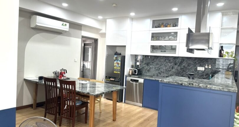 khong gian bep va phong an 2 810x430 - Giá mua bán căn hộ 3 phòng ngủ Block G Chung cư Saigon South Residences Nhà Bè T4/2024