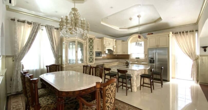 khong gian phong an va bep 3 810x430 - Giá mua bán nhà Biệt thự đơn lập căn A53 Khu phố Nam Thông 3 Quận 7 T4/2024