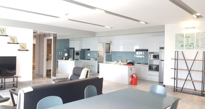 khong gian phong an va phong khach 810x430 - Giá thuê căn hộ 3 phòng ngủ Block L Chung cư Happy Valley Quận 7 T4/2024