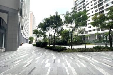 mat-sau-shop-truc-dien-noi-khu-dan-cu-the-peak