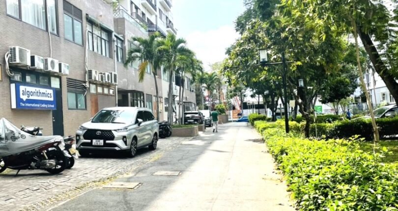 pho di bo noi khu nam khang 810x430 - Giá mua bán căn hộ 3 phòng ngủ block 1c Chung cư Nam Khang Quận 7 T4/3024