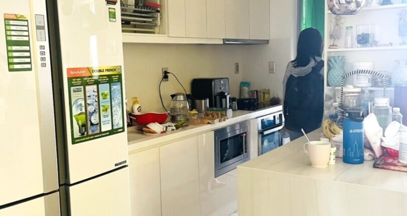 phong bep 810x430 - Giá mua bán căn hộ 2 phòng ngủ Block A Chung cư Green Valley Quận 7 T3/2024