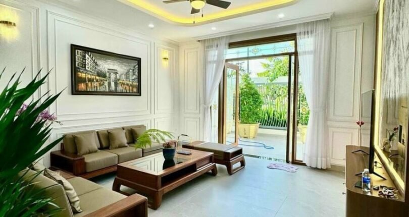 phong khach 8 810x430 - Giá mua bán nhà biệt thự Lô B Khu dân cư Bộ Công An Phạm Hữu Lầu Nhà Bè T4/2024