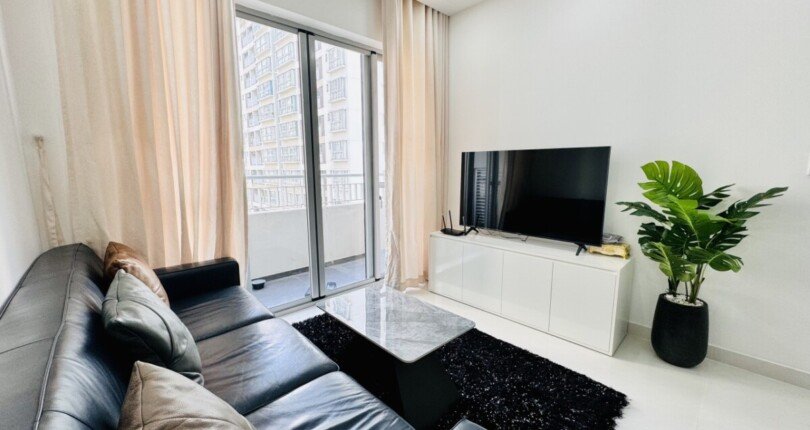 phong khach can ho ban 11 810x430 - Bán căn hộ 80m2, chung cư Scenic Valley 1, giá 4.8 tỷ, nhà đẹp, nội thất đầy đủ, xem nhà dễ.