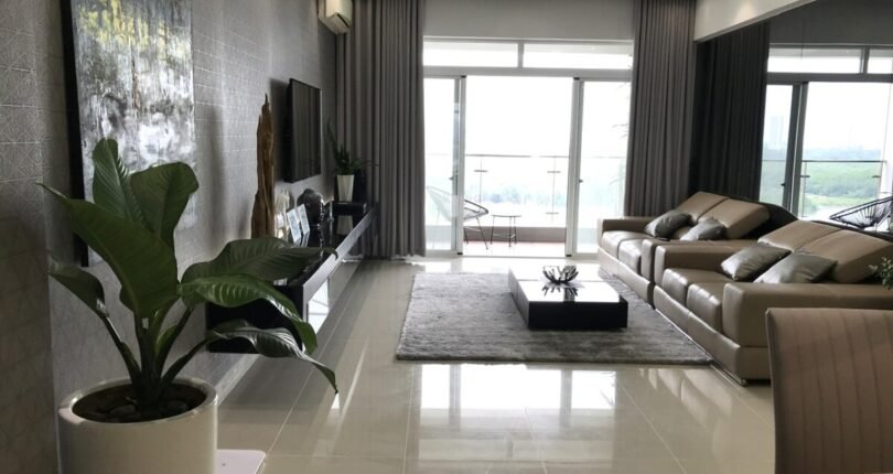 phong khach can ho ban 29 810x430 - Giá mua bán căn hộ 3 phòng ngủ Block C view sông Chung cư Riverside Residence Quận 7 T4/2024