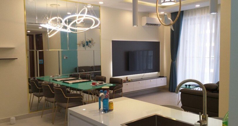 phong khach can ho ban 30 810x430 - Gía tốt nhất thị trường, căn hộ chung cư Midtown The Signature, 81m, giá 6 tỷ, nội thất đầy đủ.