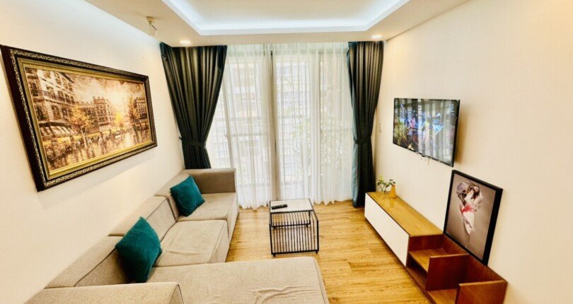 phong khach can ho ban 5 810x430 - Bán căn hộ 77m2, chung cư Scenic Valley 1, giá 4.4 tỷ, nội thất đầy đủ, nhà đang có hợp đồng thuê.
