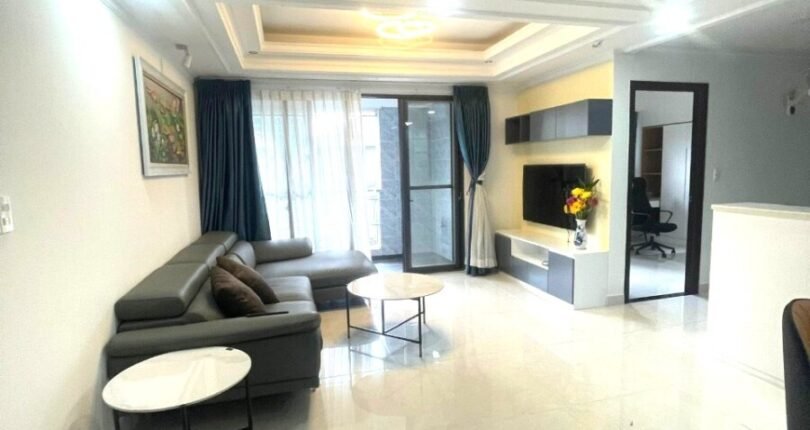 phong khach can ho ban 810x430 - Giá mua bán căn hộ 3 phòng ngủ Chung cư Nam Phúc Le Jardin Quận 7 T3/2024